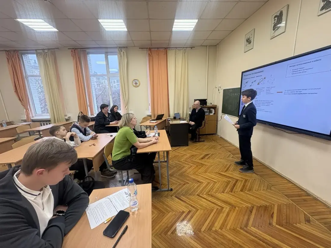 Школьники защищают IT-проект в аудитории Технопарка в Москве